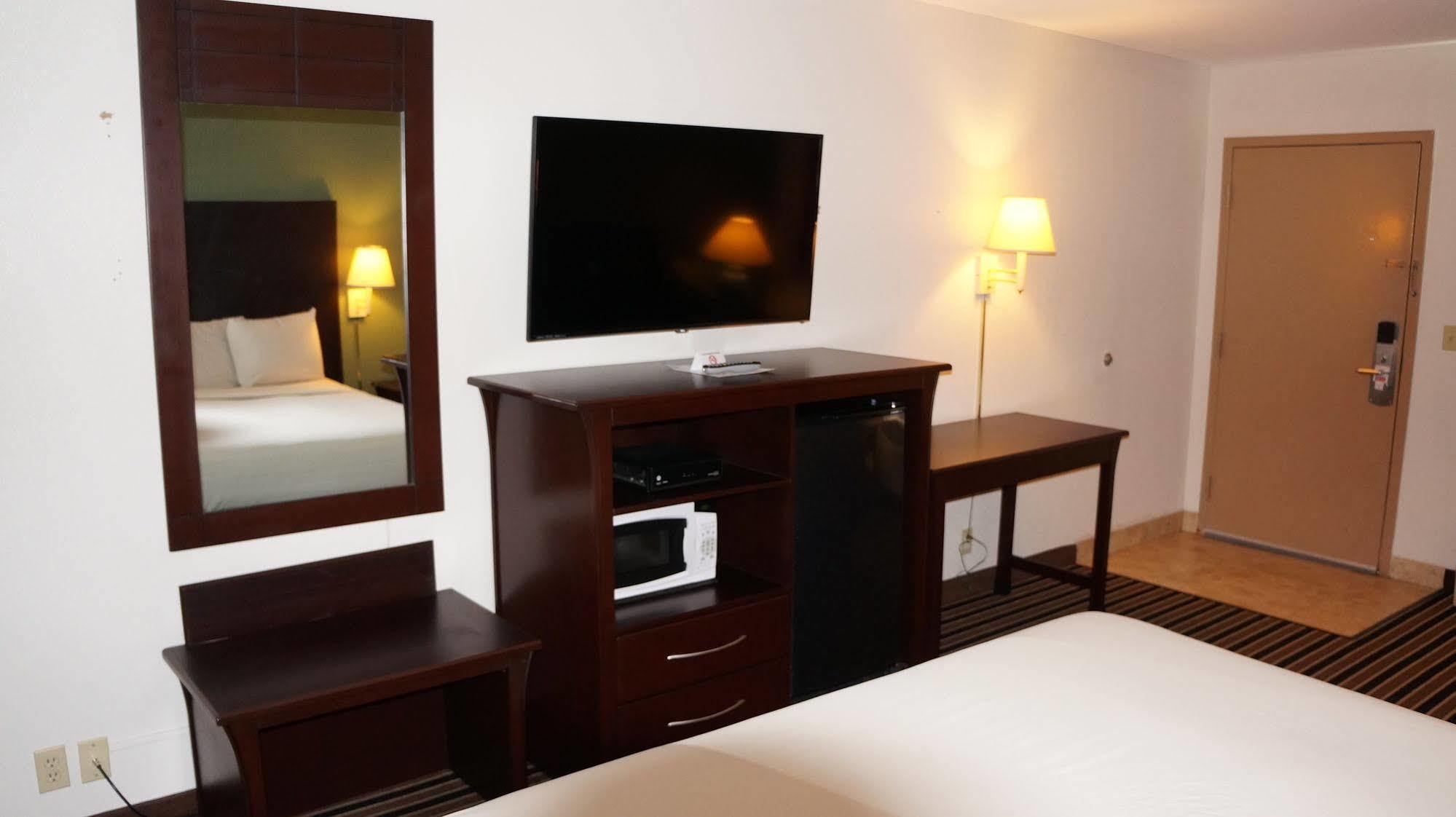 Regency Inn Pittsburg Bagian luar foto