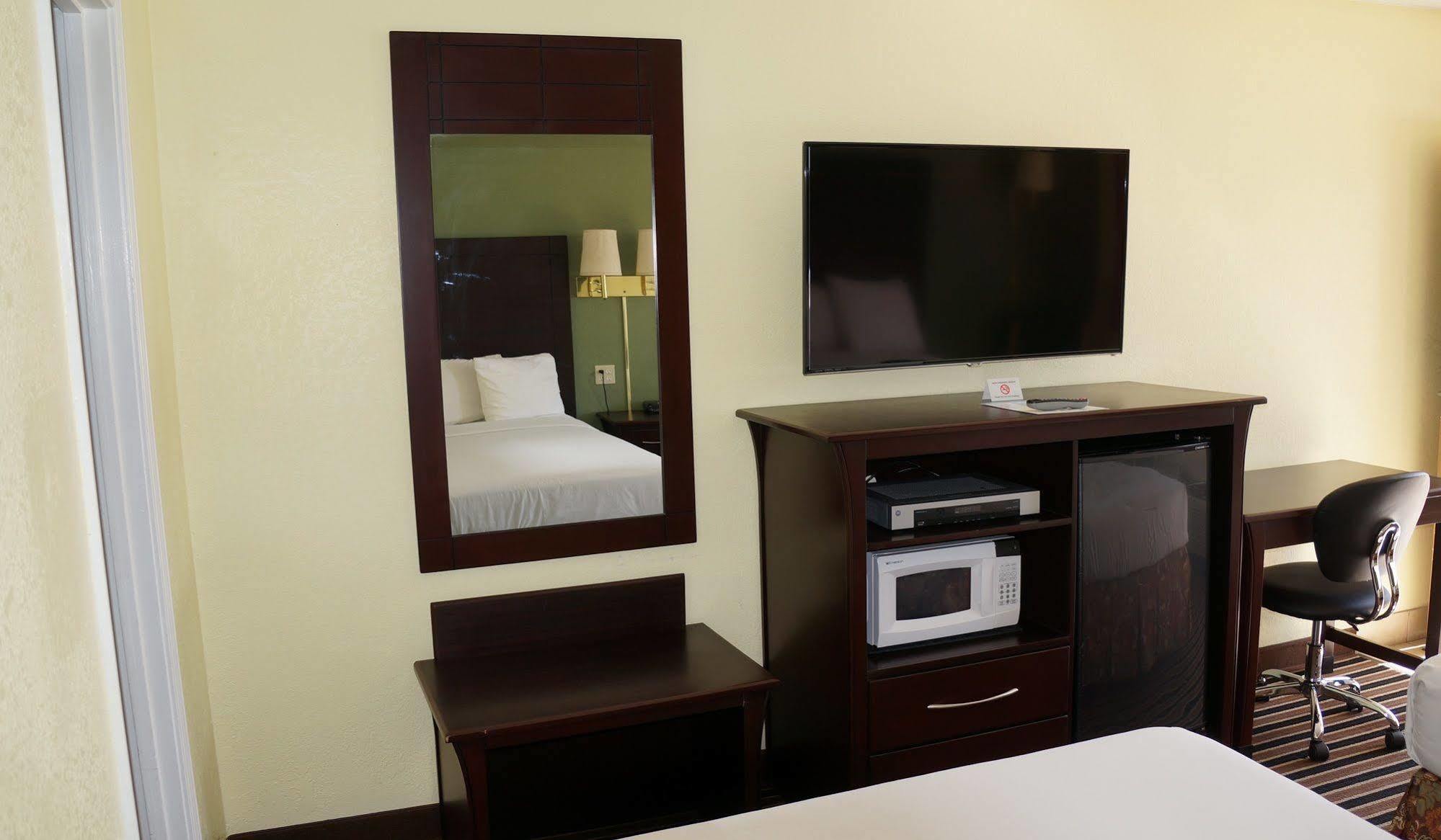 Regency Inn Pittsburg Bagian luar foto