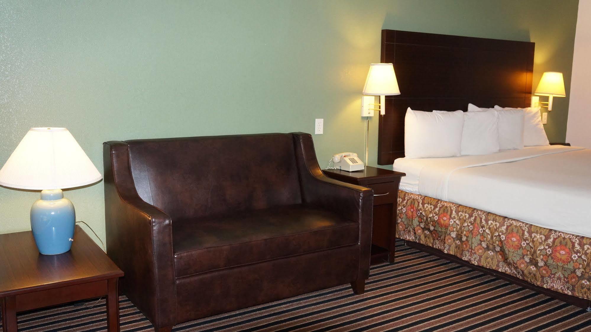 Regency Inn Pittsburg Bagian luar foto