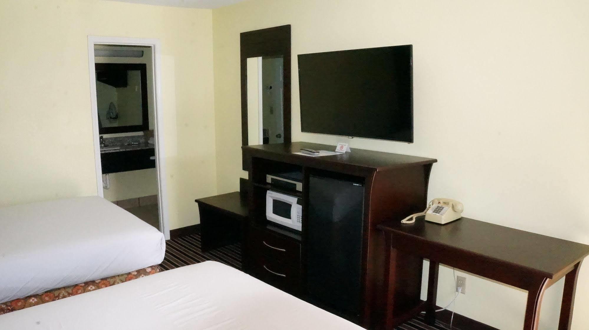 Regency Inn Pittsburg Bagian luar foto