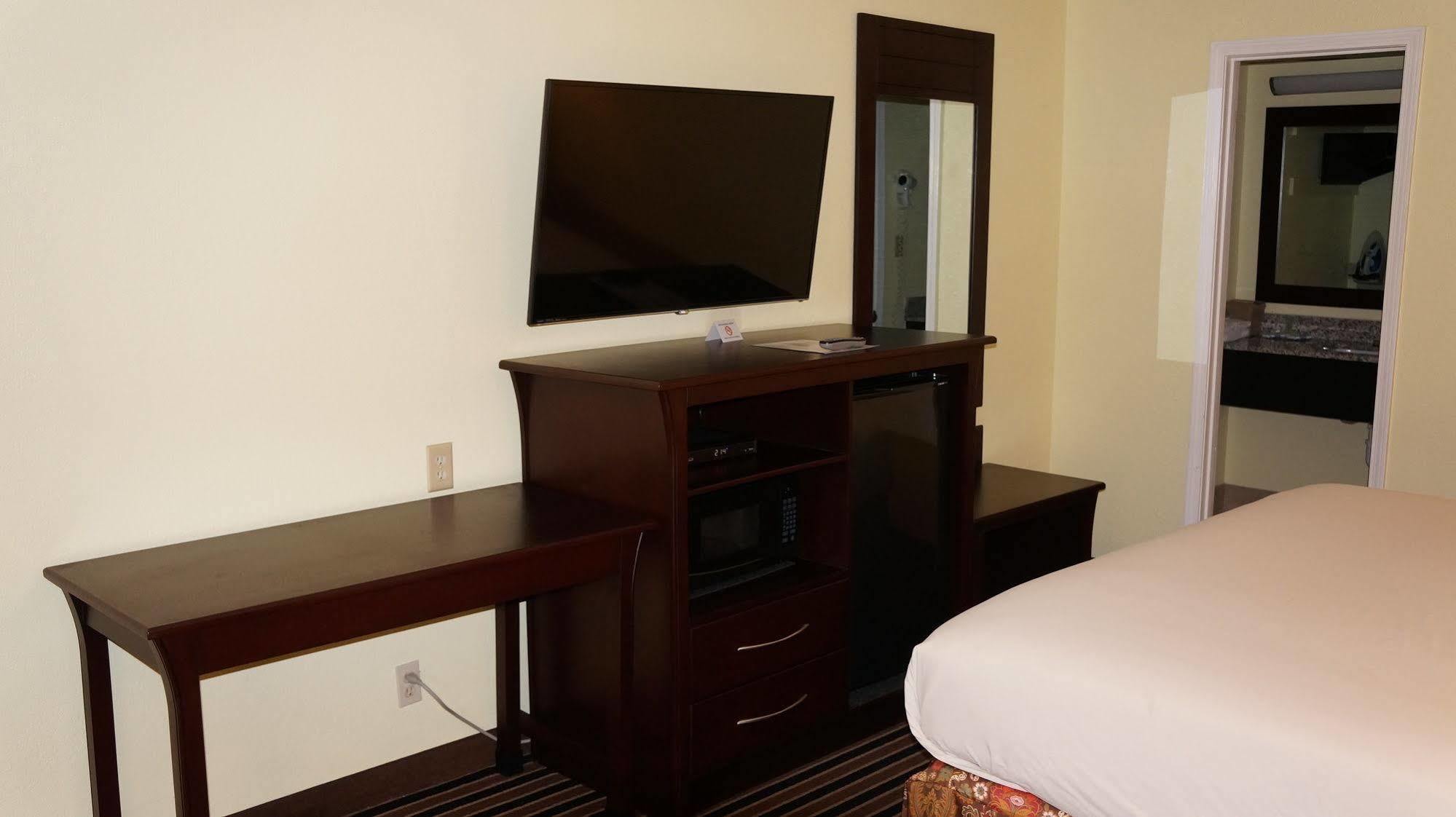 Regency Inn Pittsburg Bagian luar foto